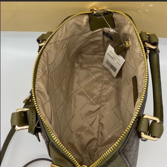 MICHAEL KORS CIARA MD MESSENGER DUFFLE Multi - Picture 7 of 11